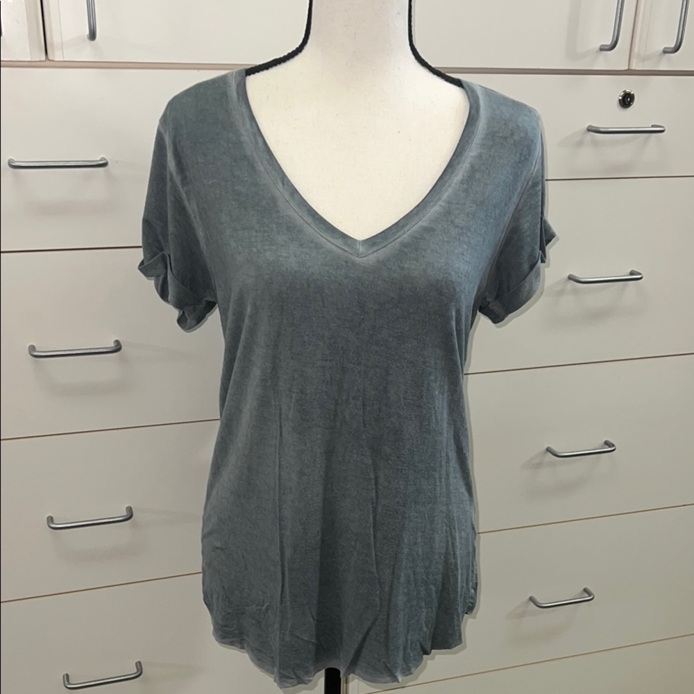 🆕 Women's, Paige, M, V-Neck Top